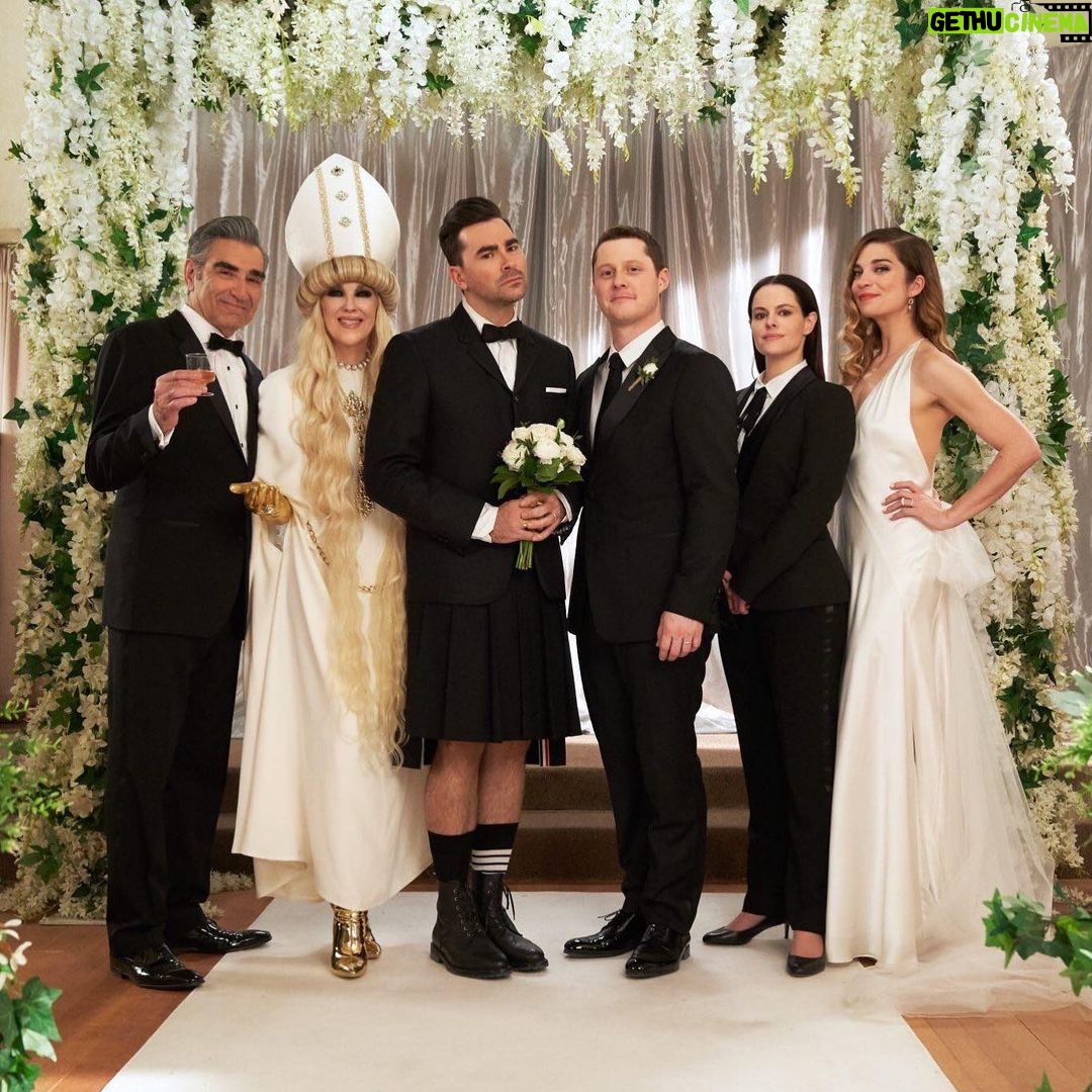 Dan Levy - 471.4K Likes - 🥂