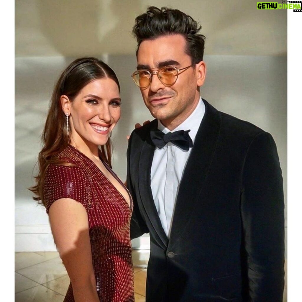 Dan Levy Instagram - We had fun. Thank you @therow for the dreamiest tux a guy could hope for. ✨ Big love to @ecduzit @luckymakeup @ana_sorys @joannavargasnyc for making me look presentable. 📸 @ana_sorys