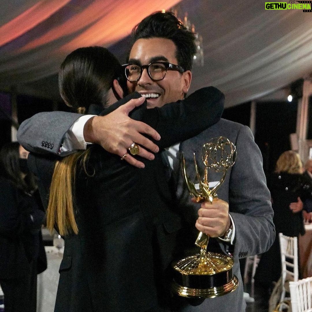 Dan Levy - 0.9 Million Likes - One day I’ll find the right words. Until then, thank you to everyone who made last night possible. We’ll never forget it. Grateful for it all.
Styled by the brill @ecduzit
👔 @thombrowneny @omega
🤓 custom @dleyewear
💄 @luckymakeup
💇🏻♂️ @ana_sorys @connorlangehair
