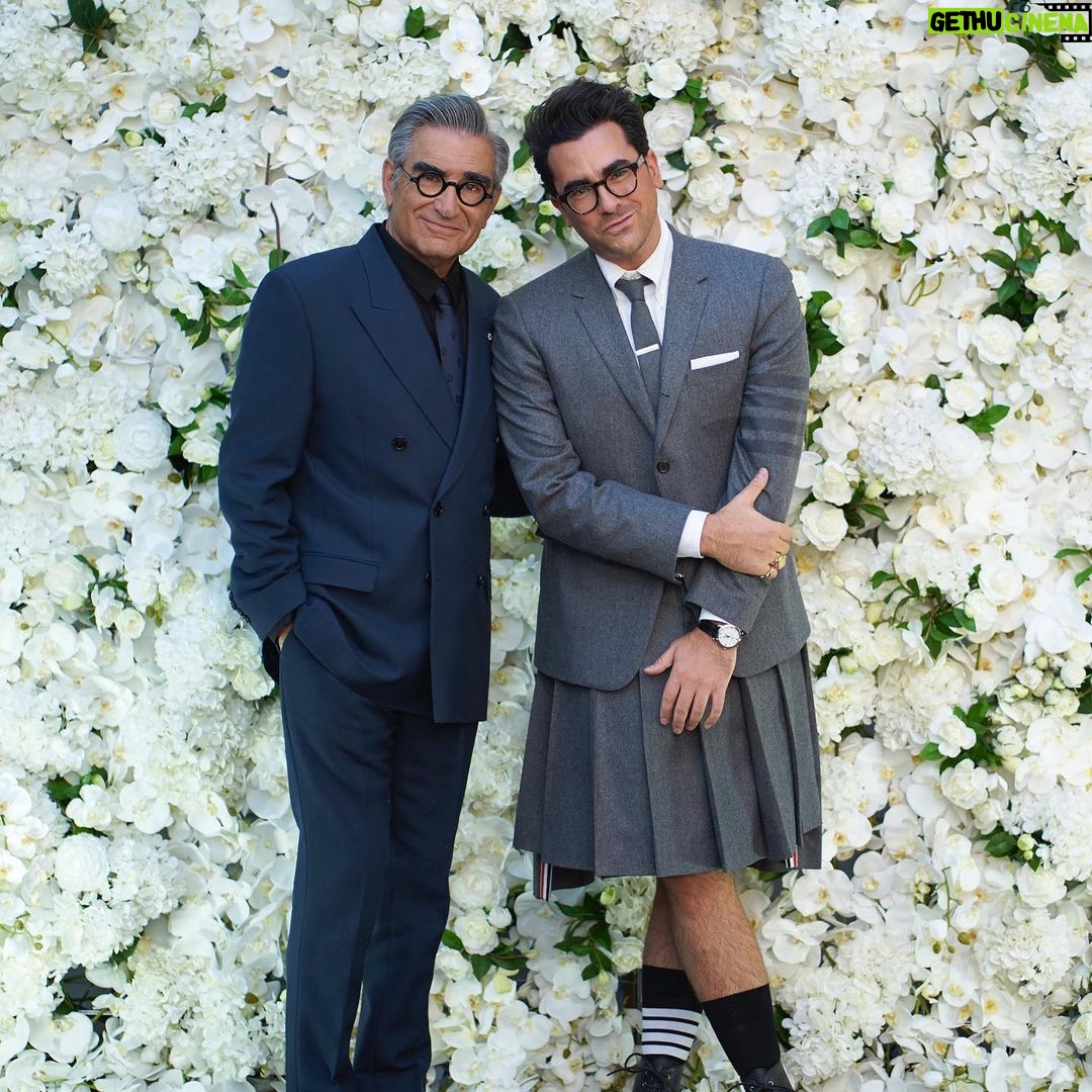 Dan Levy - 0.9 Million Likes - One day I’ll find the right words. Until then, thank you to everyone who made last night possible. We’ll never forget it. Grateful for it all.
Styled by the brill @ecduzit
👔 @thombrowneny @omega
🤓 custom @dleyewear
💄 @luckymakeup
💇🏻♂️ @ana_sorys @connorlangehair