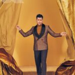 Dan Levy Instagram - @gq was the first magazine I ever bought. Needless to say, this whole experience was a dream come true. Talked all about the end of @schittscreek, among other ~gentlemanly~ things! (Link in bio) Photographs by @daniellelevitt Styled by Jon Tietz @tietztietz Grooming by Johnny Hernandez