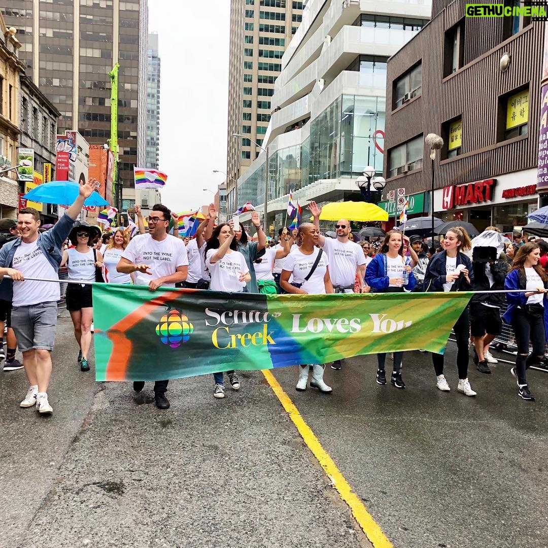 Dan Levy Instagram - Couldn’t love these people more. Happy Pride from the cast and crew of Schitt’s Creek. 🌈❤️✨