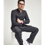 Dan Levy Instagram - Had a much needed therapy session with @gq. Link in bio. 📸 @mattymarty ✍🏼 @nolanfeeney 💅🏻 @luckymakeup @ana_sorys