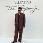 Dan Levy Instagram - Thank you for having me, @maisonvalentino @pppiccioli @mskatiegoodwin @f3nardi @yigit! A show to stop a heart! ♥️ #ValentinoHauteCouture #ValentinoTheBeginning Styling: @ecduzit 💫