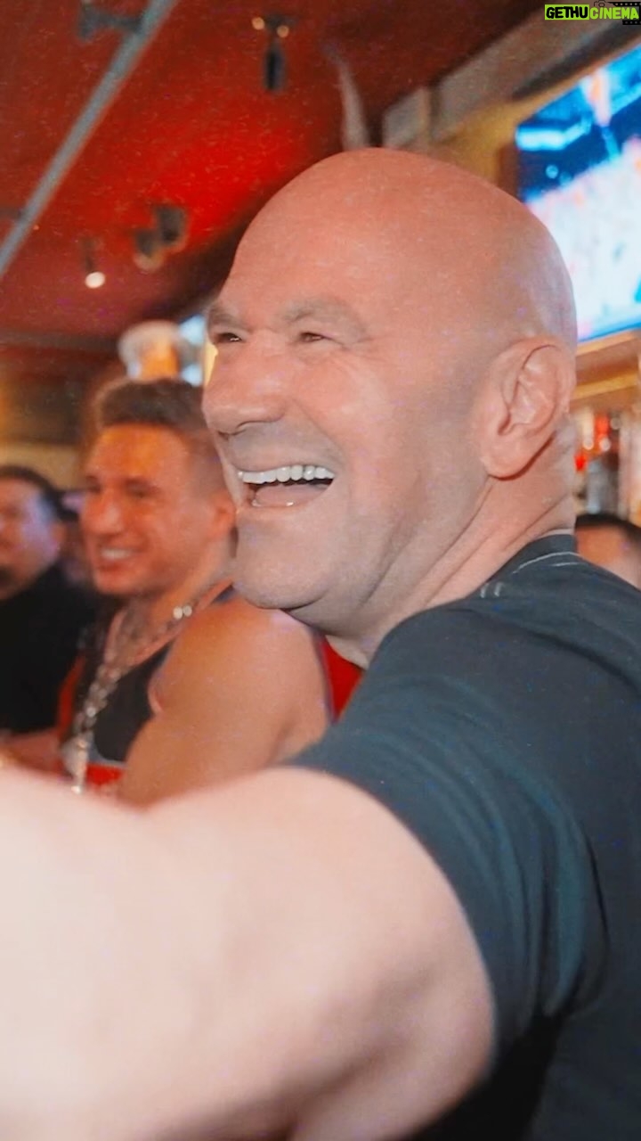 Dana White Instagram - Newport Beach bar crawl with was awesome. Thanks to all the bars who serve @happydad and @howlerheadwhiskey. Monkey Bombs are the drink of the year 👊🏻 @danawhite Newport Beach, California