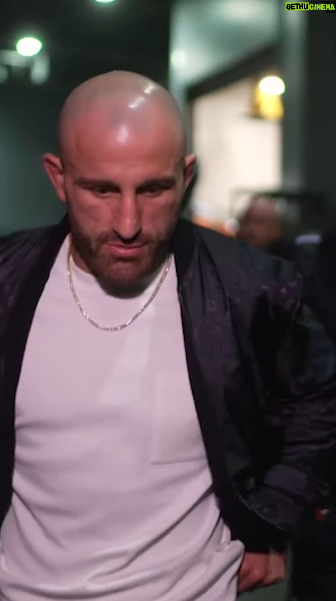 Dana White Instagram - Volkanovski has arrived to the arena! #UFC298