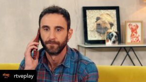 Dani Rovira Instagram - • @rtveplay 🐶 ‘Un día de perros’ es un programa comprometido con el bienestar animal y la educación canina, que cada semana recibirá a un invitado famoso y a su mascota.

¡Muy pronto en #RTVEPlay!