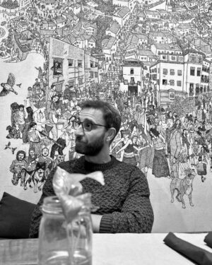 Dani Rovira Instagram - #Granada

1. Yo mirando con amor a una amiga a la que adoro.

2. Paseo De Los Tristes; mi paseo favorito del mundo.

3. Atardecer en el bajo Albaycín y fuertes brotes de Stendhal.

4. La Alhambra tiene mil miradores. 

5. Uno de mis nombres favoritos para una calle…y que de ahí nunca pase. 

6. Antigua Tetería Tuareg, donde hace 24 años empezó todo en forma de “Érase una vez”. 

Graná, te pasearé mil una veces, siendo más que probable que tú te gastes a que mis pies y mi amor por ti se cansen. ♥️