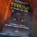 Dani Rovira Instagram – #TrianaATravésDelAire 
de #PabloSelmaLuna y #EduardoRodríguezRodway

No hace falta conocerme mucho para saber que #Triana es mi grupo de cabecera y favorito desde que, con 13 años, un compañero del instituto me pasó una doble cinta con “Una Historia”. La música de unos sevillanos que fusionaban el rock con el flamenco.  Fue hipnótico. Recuerdo que gasté la cinta de tanto escucharla. Porque lo que me llegaba era algo que no se parecía a nada de lo que había escuchado hasta entonces. ¿Rock con flamenco, rock progresivo, rock con raíces, rock callejero, flamencorock psicodelico? ¿Pero qué es esto que no puedo parar de escuchar? ¿Cómo? ¿Que esté grupo desapareció en 1983? Me dije yo con 13 corriendo el año 93. Jesús de la Rosa desde el minuto uno se convirtió en una leyenda para mí (y para todo el que ame la música). Y junto a Tele y Eduardo, consiguieron por primera vez que sintiera la música desde un lugar que desconocía. Hasta cerraba los ojos al escucharles y, así, a oscuras, esos resortes viajaban a las profundidades de mi alma. 
Gracias por este libro de casi 500 páginas contando pormenorizadamente la historia de este grupo legendario. Ha sido como formar parte de ellos durante estas semanas de lectura. La formación, el proceso creativo, la carretera, sus conciertos, apariciones en televisión, anecdotario, puntos de vista de quienes estuvieron allí, de una u otra manera. Y lo más destacable, el testimonio vivo, honesto y cabal de Eduardo. Pilar fundamental del grupo, responsable de su creación y pieza insustituible de esta banda irrepetible. Ojalá algún día poder cruzarme contigo en Los Caños y poder darte un abrazo y las gracias por poner banda sonora a mi vida y por tener a lo que sujetarme cuando la vida se zarandea demasiado. 

Con mis casi 43 años, vuelvo a escuchar sus letras desde una madurez y una conciencia mucho más elevada, y os juro que sus mensajes son de una sencillez y, a la vez, de un calado vital y existencial que me sigue poniendo los pelos de punta. 

Gracias #Triana. Yo también “Sé de un lugar”, y solo puedo deciros, que allí sonáis siempre. 

#SuPoquicoDeLectura
#RoviraReadings 

(Gracias @arturogcampos por estar pendiente de mi felicidad)
