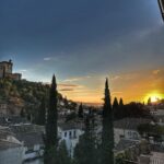 Dani Rovira Instagram – #Granada

1. Yo mirando con amor a una amiga a la que adoro.

2. Paseo De Los Tristes; mi paseo favorito del mundo.

3. Atardecer en el bajo Albaycín y fuertes brotes de Stendhal.

4. La Alhambra tiene mil miradores. 

5. Uno de mis nombres favoritos para una calle…y que de ahí nunca pase. 

6. Antigua Tetería Tuareg, donde hace 24 años empezó todo en forma de “Érase una vez”. 

Graná, te pasearé mil una veces, siendo más que probable que tú te gastes a que mis pies y mi amor por ti se cansen. ♥️