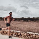 Dani Rovira Instagram – No sé si es porque estoy entrenando ya bajando el sol, o porque está nublado y no hay mucha luz, o porque no valgo ni pa estar enterrao, pero las fotos de hoy son, digamos : “alipóricas”. 

Pero voy a subir las 4 que mejor han salido. Se admiten comentarios, incluidos los burlescos. 

Cuál es tu infrapreferida?? 

#supoquicodedeporte 

Pd. Sólo he subido tres, la última es del típico chalao ectoplasmático chupacámara. 🤷🏻‍♂️