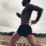 Dani Rovira Instagram – No sé si es porque estoy entrenando ya bajando el sol, o porque está nublado y no hay mucha luz, o porque no valgo ni pa estar enterrao, pero las fotos de hoy son, digamos : “alipóricas”. 

Pero voy a subir las 4 que mejor han salido. Se admiten comentarios, incluidos los burlescos. 

Cuál es tu infrapreferida?? 

#supoquicodedeporte 

Pd. Sólo he subido tres, la última es del típico chalao ectoplasmático chupacámara. 🤷🏻‍♂️