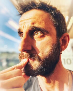Dani Rovira Instagram - Y estaba pensando yo…

Los insatisfechos crónicos tenemos eso, que nuestra mente extiende cheques que la realidad nunca podrá llegar a pagar.