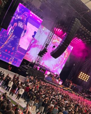 Dani Rovira Instagram - Ayer los @gunsnroses lo dieron absolutamente todo. 
Y esas tres horas y media, fui feliz. 
#Patience