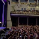 Dani Rovira Instagram - Qué felicidad es siempre actuar en Barcelona. @mianofavorito @arturogcampos @manquitaproduc @mpcmanagement @javitatay3 Teatro Coliseum Barcelona