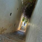 Dani Rovira Instagram – Tus calles mil veces pisadas me siguen enamorando como la primera vez. Pero te vivo como si, cada vez, fuera la última. 
#Granada ♥️