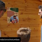 Dani Rovira Instagram - • @fundacionochotumbao Qué inmensa es la felicidad que sentimos cuando la energía puesta en una causa se materializa en la realidad. 💫 ¡Justo lo que hemos vivido con @salvandopeludos_elcampito! 🐗🐶 Nuestros patronos @danirovira y @d10solano han visitado las instalaciones recién ampliadas gracias a la recaudación del espectáculo solidario 'Faltándonos al respeto'. 🎭 Podríamos hablar de la cantidad recaudada -8.027 euros, ¡GRACIAS! 🙌-, pero el significado es mucho mayor: bienestar y seguridad para decenas de animales. 🐈 Gracias a nuestros amigos del alma @arturogcampos, @jj_vaquero e @inakiurrutia por subirse al escenario con nuestro cofundador y hacer magia desde el humor y la solidaridad. 🫶 En estas 📷 podéis ver un poquito más de esta visita. 🧡 ¡GRACIAS por ayudarnos una vez más a ayudar! #Ochotumbao