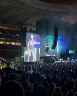 Dani Rovira Instagram - Ayer los @gunsnroses lo dieron absolutamente todo. 
Y esas tres horas y media, fui feliz. 
#Patience