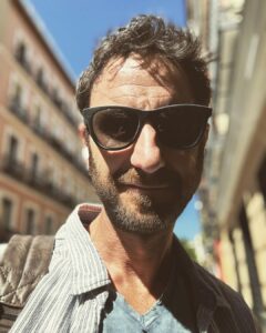 Dani Rovira Instagram - Sin luz no hay sombra y viceversa. Entender la premisa y a tirar millas.