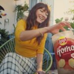 Dani Rovira Instagram – Disfrutemos de los pequeños grandes momentos del día a día. Cualquier excusa es buena para unas patatillas, un refrigerio y buena compañía. ♥️♥️

@lays_esp 
#pequeñosgrandesmomentos 
#publi