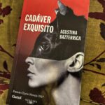 Dani Rovira Instagram – #CadáverExquisito de #AgustinaBazterrica
Premio Clarín Novela 2017

Un virus letal ataca a animales (salvajes y domésticos) y deben ser sacrificados. Comienza la cría, reproducción, matanza y procesamiento de carne humana. El canibalismo se convierte en ley. La sociedad, de pronto se divide entre los que comen y los que son comidos. 

La deshumanización drástica y cruda del ser humano. Todo un crisol de imágenes y descripciones sobre el proceso “ganadero” en ciertos seres humanos te encoge el corazón. Una literatura repulsiva y atrayente al mismo tiempo. Y remueve, porque el ejercicio de sustituir al ser humano por los millones de animales de ganado, visibilizando todo lo que les sucede desde que nacen es un ejercicio subliminal de empatía sobre las torturas instauradas de manera histórica a nuestros animales con el único objetivo de consumirlos y explotarlos. 
Recomendable siempre que no seas de piel fina. 

#supoquicodelectura 
#RoviraReadings