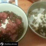 Dani Rovira Instagram – • @chuchos_sincasa Nosotros apechugamos siempre, pero  llega un momento que las capacidades son limitadas y no puedes ayudar en todo lo que quisieras.

Hacemos una labor de corazón, para ayudar a los animales, pero lo que también está claro es que es un problema social del que debería encargarse el estado, y no lo hace o lo hace deficientemente.

Estos dos son Rima y Titán.

A Rima la recogieron el otro día en la carretera, en un pueblo de aquí al lado, es una perra de poco más de un año, majísima y cariñosa, con cosas que aprender, pero un amor. Nos hemos hecho cargo de ella.

Al poco nos han vuelto a llamar de este pueblo, se que es gente con buena voluntad que quiere ayudar y no sabe cómo, pero claro, yo no puedo cubrir ese servicio indefinidamente porque no somos ricos. Así que dije que no, que lo siento mucho, pero no doy para más, tengo casi cien perros mas de sesenta de la prote, en fin una locura.

A Titán le abandonó aquí su dueña, habiéndolo dejado en residencia. Un perro de once años, más bueno que el pan. 

Le han tenido que quitar dos tumores de las mamas y le están examinando porque creen que tiene algo en el intestino, así que estamos de pruebas.

Está en una casa de acogida donde le cuidan de lujo.

Si estás pensando en como puedes ayudarnos, hay muchas maneras.

Desde venir a hacer voluntariado, como apoyarnos con el teaming, donativos, pienso, medicinas.

Hacemos lo que podemos con lo que tenemos, no hay más.

Bastante que no nos dejamos la cabeza por el camino.

Si quieres adoptar escríbenos.

Sino puedes apadrinar o simplemente difundir y estarás echándonos una mano para poder seguir con nuestra labor. A pesar de todo y contra lo que venga, seguiremos aquí.

Contacto:
💌 chuchosconclase@gmail.com

📞 674969679

➡️ Como puedes ayudarnos:

▪️Haz teaming por solo 1€ al mes:

www.teaming.net/a-p-achuchossincasa

▪️Haz un donativo:

www.paypal.me/chuchossincasa

▶️Nuestra cuenta:

ES48 2100 4814 8522 0005 5221

Titular: A.P.A. Chuchos Sin Casa