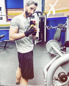 Dani Rovira Instagram - La constancia. Esa virtud que no da titulares. #SuPoquicoDeDeporte