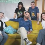 Dani Rovira Instagram – Ya tenéis en la plataforma @rtveplay el cuarto programa de #UnDíaDePerros 
Esta vez han venido a aprender y a compartir con nosotros @juangomezjurado y @babsimon22 y a hablarnos de su perro Sam 🐶 

Santi y Eli (@mas_que_guau) estarán, como siempre, a mi lado enseñándonos. 
Qué felicidad de programa. Ojalá los estéis disfrutando y os ayude a quererlos más y mejor. 🐕