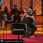 Dani Rovira Instagram – Gracias a toda la gente que vio ayer el programa y gracias por vuestros mensajes bonitos. Te amo, @mercedesmila 

Qué programa tan especial y necesario el que hicisteis ayer. ♥️

• @nosedequemehablas_tve Nos vemos a las 21:50h en @rtve ♥️🧡
•
Hoy tenemos un auténtico PROGRAMÓN en el que estaremos hablando sobre “ESTAR BIEN” con @danirovira y @nereaperezdelasheras 
•
#NoSéDeQuéMeHablas5