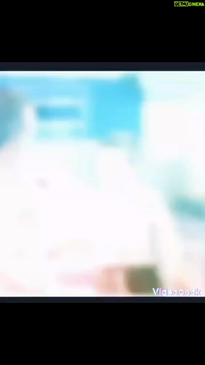 Dani Rovira - 146.5K Likes - El futuro está en ellos, es de ellos. Invirtamos tiempo y esfuerzo en su educación y en despertar su empatía por los animales, el medio ambiente y las personas.
Es un vídeo muy antiguo, igual el zagal tiene ya más de 20 años, pero es pura emoción y puro amor. Y más gracia y ternura no puede despertar.