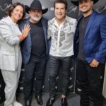 Daniel Instagram - Ontem, no show em Franca/SP, além de ser recebido pelo público com imenso carinho, tive a honra da visita do meu amigo @rionegrocantor, da dupla @rionegroesolimoes, acompanhado por seu filho super talentoso @joaonevescantor. Eles me proporcionaram a alegria de subir ao palco e cantarmos juntos ‘Não Precisa Perdão’ e ‘Frio da Madrugada’. São momentos e registros assim que a gente guarda no coração. @solimoescantor, você fez falta, meu amigo!! Até breve, Franca!! Até breve meus amigos!! Com Deus e uma excelente semana pra todos!! ❤️🙌🏻 Franca - SP