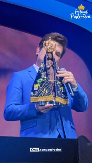 Daniel Instagram - Impossível não se emocionar com esta linda canção na voz do @cantordaniel 😍💛

O #FestivalDaPadroeira 🎼 foi inesquecível! Você acompanhou? 🥰

🎥: Andreza Galvão | A12 

#padroeira #santuárionacional #casadamãe #aparecida #festadapadroeira2023 #festadapadroeira #eunanovena #soudevoto #novenadapadroeira #nossasenhoraaparecida