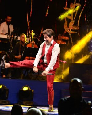 Daniel Instagram - Obrigado por essa primeira noite linda e incrível Rio Verde/GO!! Confiram o álbum completo do show de ontem no: fb.com/CantorDaniel e www.daniel.art.br ❤️🌹

Fotos: Vandinho Tellis 
. . . 
#IngressosEsgotados #DanielNaEstrada #Daniel40Anos #DanielCelebraJoãoPauloeDaniel #ProduçãoDaniel