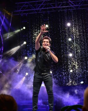 Daniel Instagram - Obrigado por essa primeira noite linda e incrível Rio Verde/GO!! Confiram o álbum completo do show de ontem no: fb.com/CantorDaniel e www.daniel.art.br ❤️🌹

Fotos: Vandinho Tellis 
. . . 
#IngressosEsgotados #DanielNaEstrada #Daniel40Anos #DanielCelebraJoãoPauloeDaniel #ProduçãoDaniel