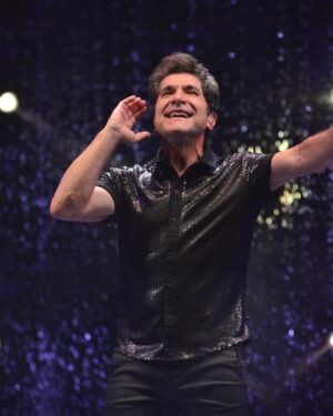 Daniel Instagram - Obrigado por essa primeira noite linda e incrível Rio Verde/GO!! Confiram o álbum completo do show de ontem no: fb.com/CantorDaniel e www.daniel.art.br ❤️🌹

Fotos: Vandinho Tellis 
. . . 
#IngressosEsgotados #DanielNaEstrada #Daniel40Anos #DanielCelebraJoãoPauloeDaniel #ProduçãoDaniel
