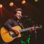 Daniel Instagram - “Há 40 anos atrás, junto com o João Paulo, tínhamos um sonho de escrever história. Não só com palavras, mas com notas musicais. Porque elas, somente elas, são capazes de atravessar o tempo, eternizar os laços, trazer a presença de pessoas que infelizmente já nem estão mais aqui com a gente...” - Daniel Sonho realizado. Nos vemos no Espaço Unimed mais tarde, porque hoje a história continua sendo escrita. ♥️ 📸: @rafaelstrabelli