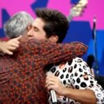 Daniel Instagram - TV | Vem aí… um Altas Horas muuuuuito especial!! Hoje, dia 23 de Dezembro, ao comando do amigo querido @serginhogroisman um programa em homenagem ao “Daniel 40 Anos”. Tem música, convidados especiais e muita emoção pra essa grande celebração!! Acompanhe a partir das 22h25, na programação da @tvglobo ou @globoplay!! 💙🎶 . . . @lara.paduacamillo @lilipadua @jessicarenatadosreis @luizapossi @eribertoleao72 @seujorge @joaoboscoevinicius @rickerenner . . . #AltasHoras #EspecialDaniel40Anos #Daniel40Anos #ProduçãoDaniel