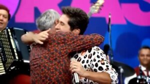 Daniel Instagram - TV | Vem aí… um Altas Horas muuuuuito especial!! Hoje, dia 23 de Dezembro, ao comando do amigo querido @serginhogroisman um programa em homenagem ao “Daniel 40 Anos”. Tem música, convidados especiais e muita emoção pra essa grande celebração!! Acompanhe a partir das 22h25, na programação da @tvglobo ou @globoplay!! 💙🎶
. . . 
@lara.paduacamillo 
@lilipadua 
@jessicarenatadosreis 
@luizapossi 
@eribertoleao72 
@seujorge 
@joaoboscoevinicius 
@rickerenner 
. . . 
#AltasHoras #EspecialDaniel40Anos #Daniel40Anos #ProduçãoDaniel