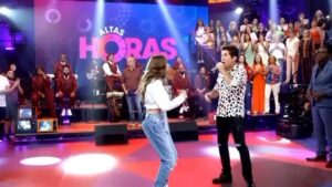 Daniel Instagram - TV | Vem aí… um Altas Horas muuuuuito especial!! Amanhã, dia 23 de Dezembro, ao comando do amigo querido @serginhogroisman um programa em homenagem ao “Daniel 40 Anos”. Tem música, convidados especiais e muita emoção pra essa grande celebração!! A gente já está em contagem regressiva!! Acompanhe a partir das 22h25, na programação da @tvglobo ou @globoplay!! 💙🎶
. . . 
#AltasHoras #EspecialDaniel40Anos #Daniel40Anos #ProduçãoDaniel