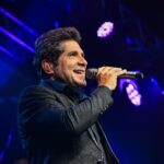 Daniel Instagram - A cidade de Cuiabá/MT nos recebeu de braços abertos, e a paixão que sentimos da plateia foi verdadeiramente inspiradora. Agradecemos por cantarem, dançarem e compartilharem momentos memoráveis. Vocês fazem toda a diferença, e é graças a fãs tão incríveis como vocês que amamos fazer o que fazemos. Confira no Facebook e no Site [link na bio] o álbum completo. Estamos profundamente gratos por todo o apoio e carinho. ❤️🌹 Fotos: Vandinho Tellis . . #DanielNaEstrada #Daniel40Anos #DanielCelebraJoãoPauloeDaniel #ProduçãoDaniel Cuiabá MT