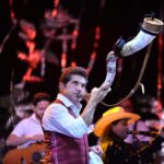 Daniel Instagram - Nosso agradecimento a cada um de vocês que estiveram presentes e tornaram o nosso show tão especial durante a volta da turnê. Foi uma noite incrível, e isso se deve em grande parte à energia positiva que recebemos. Confira no Facebook e Site [link na bio] o álbum completo e repleto de momentos inesquecíveis do show de Sorriso/MT!! ❤️🌹 Fotos: Vandinho Tellis . . #DanielNaEstrada #Daniel40Anos #DanielCelebraJoãoPauloeDaniel #ProduçãoDaniel Sorriso MT