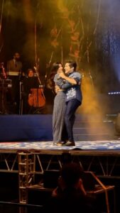 Daniel Instagram - Aquele momento “dança” que a gente AMA demais!! Ainda mais quando é com a @lilipadua!! ❤️🌹 Vídeo: Vandinho Tellis . . . #DanielNaEstrada #ProduçãoDaniel Por Aí Sendo Feliz