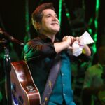 Daniel Instagram – Expressar gratidão é uma bela maneira de reconhecer o amor e o apoio que recebemos ao longo da vida. Transmitir sorrisos e música como forma de agradecimento é uma maneira única e significativa de mostrar apreço pelas pessoas especiais que encontramos em nossa jornada. Essa demonstração de gratidão e afeto pode criar laços ainda mais fortes e transmitir uma mensagem de amor e alegria. ❤️🌹

Fotos Incríveis: @danidosite
. . . 
#DanielNaEstrada #Daniel40Anos #DanielCelebraJoãoPauloeDaniel #ProduçãoDaniel Caxias Do Sul – Rio Grande Do Sul
