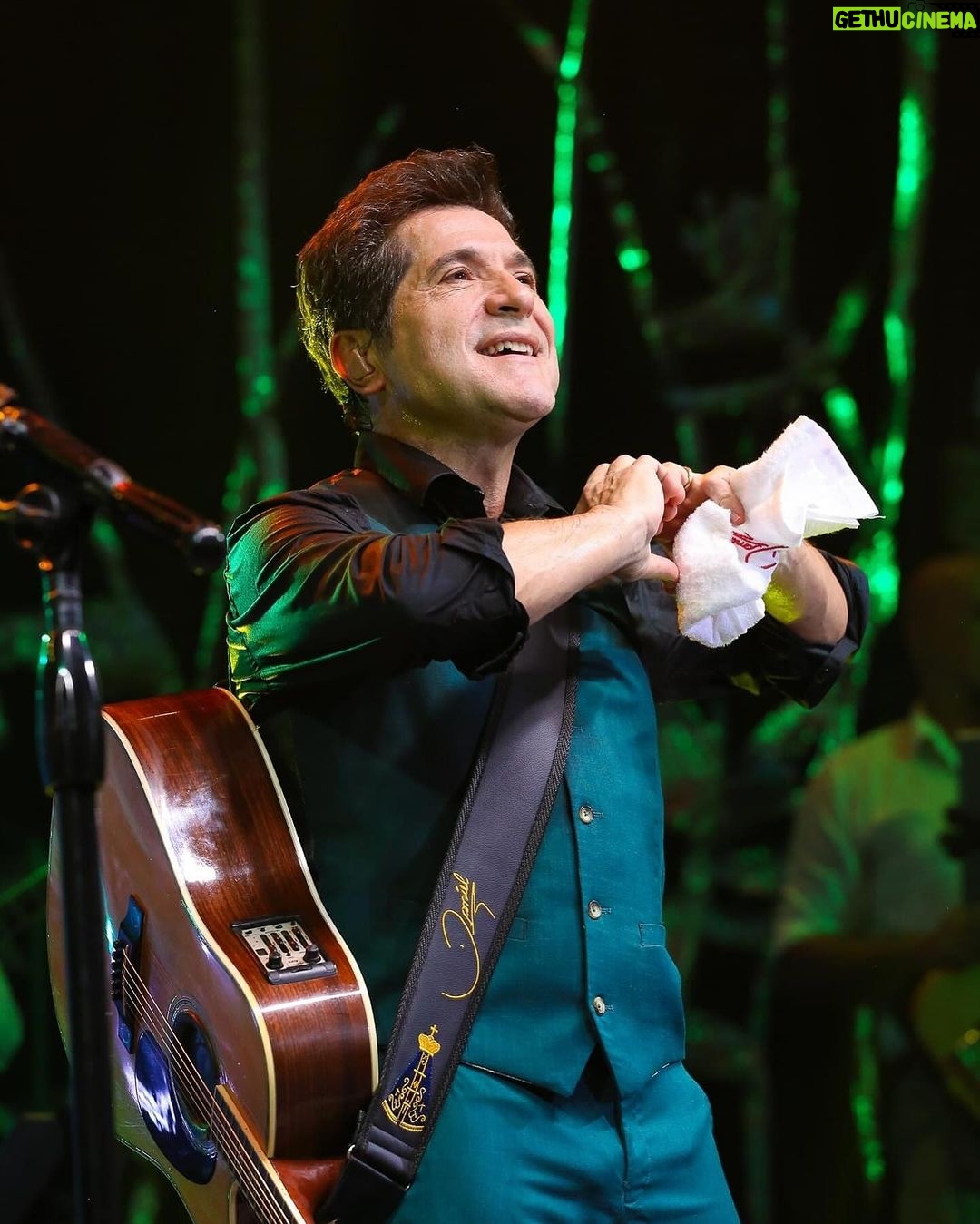 Daniel - 14.3K Likes - Expressar gratidão é uma bela maneira de reconhecer o amor e o apoio que recebemos ao longo da vida. Transmitir sorrisos e música como forma de agradecimento é uma maneira única e significativa de mostrar apreço pelas pessoas especiais que encontramos em nossa jornada. Essa demonstração de gratidão e afeto pode criar laços ainda mais fortes e transmitir uma mensagem de amor e alegria. ❤️🌹
Fotos Incríveis: @danidosite
. . .
#DanielNaEstrada #Daniel40Anos #DanielCelebraJoãoPauloeDaniel #ProduçãoDaniel