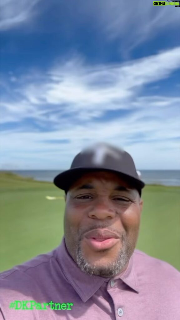 Daniel Cormier Instagram - @draftkings_sportsbook your boy was on a nice course in Florida. UFC 294 goes down tomorrow so get to draft kings today!!!!! Let’s gooooo