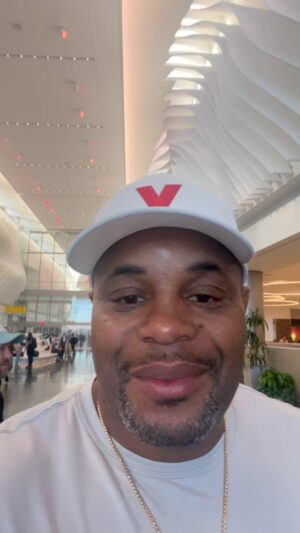 Daniel Cormier Instagram - What a event! UFC 291 delivered as it was expected to. The highlight is now the BMF champion. 11 fights 9 finishes , I give you my instant reaction from octagon side. Make sure you watch it 12 eastern/ 9 pacific. Link in bio
