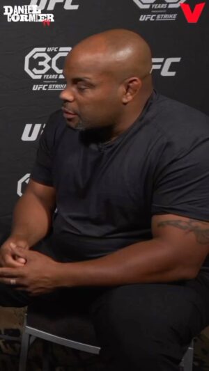 Daniel Cormier Instagram - My last check in of the week is with the former middle weight champion @alexpoatanpereira. And I can’t be the only one who wanted to know the answer to this lol. We talked about a ton, his light heavyweight debut and is he done with middleweight .  Check it out. Link in bio