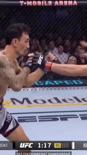 Daniel Cormier Instagram - One of the best Pound for pound fighters in the world fights this weekend. What makes him so great. I get into a little of what makes Alexander so great at 3 eastern /12 pacific at the link in my bio. People do breakdowns but watch this! @henry_cejudo look, this how it’s done