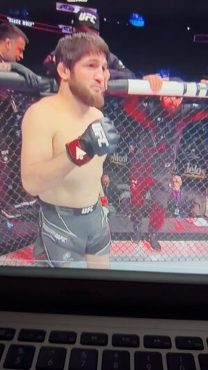 Daniel Cormier Instagram - This is why I love my job so much. Listen to this interaction. The ref was trying to intimidate Bisping lol @mikebisping @jon_anik