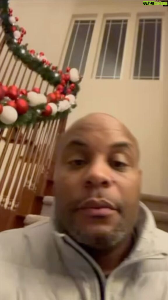 Daniel Cormier Instagram - It’s the Holiday season and UFC 296 is about to go down. And what a card the world’s greatest promotion is ending with. And in the spirit of the holiday I wanna offer you guys a great offer from the @draftkings_sportsbook go now!!! Let’s go guys link in my story !!!!